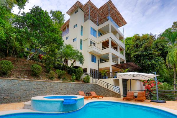 Luxury Vacation Villa in the jungle